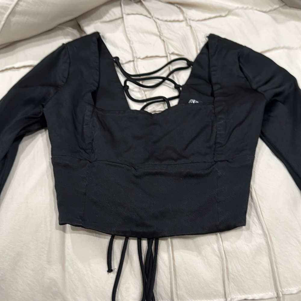 ZARA LONG SLEEVE CRIS CROSS OPEN BACK CROPPED TOP